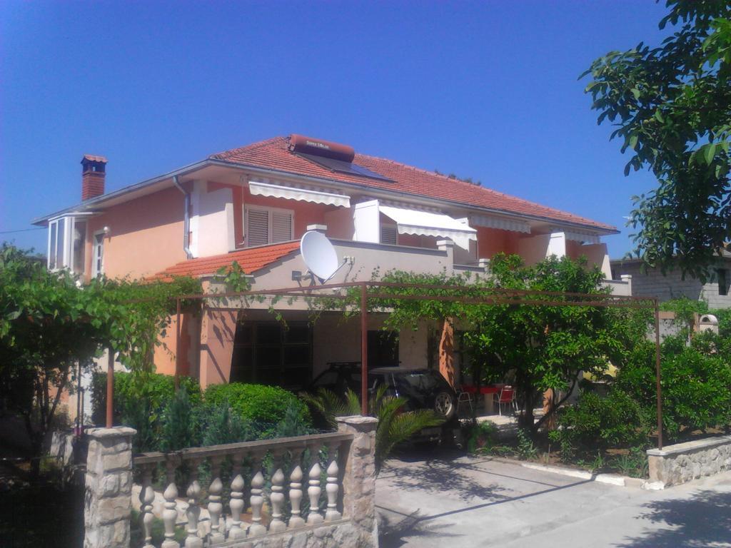 Apartments And Rooms Dobrila Jelsa  Exterior photo